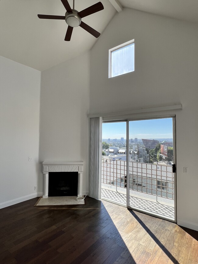 Building Photo - 1115 Larrabee St