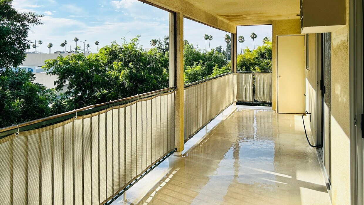 Foto principal - 11975 Laurelwood Dr