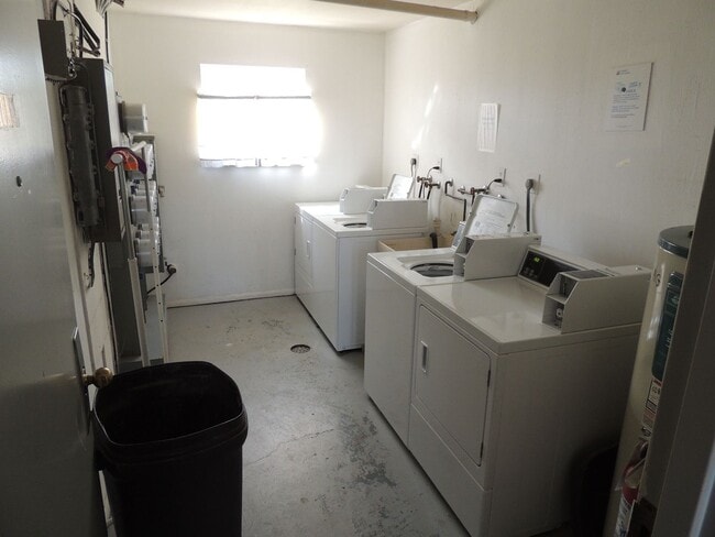 Building Photo - Large 2 bedroom with all the best amenities