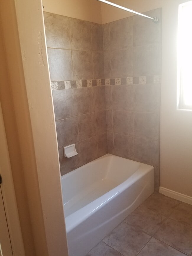 Building Photo - Spacious Home For Rent