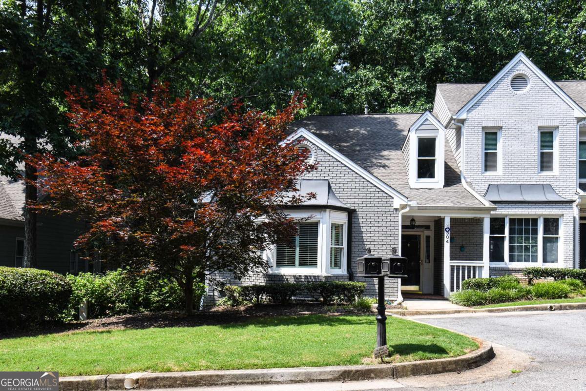 Primary Photo - 304 Bridle Path