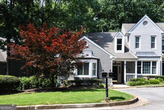 Building Photo - 304 Bridle Path
