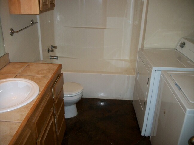 Building Photo - 30 Getaway Ln