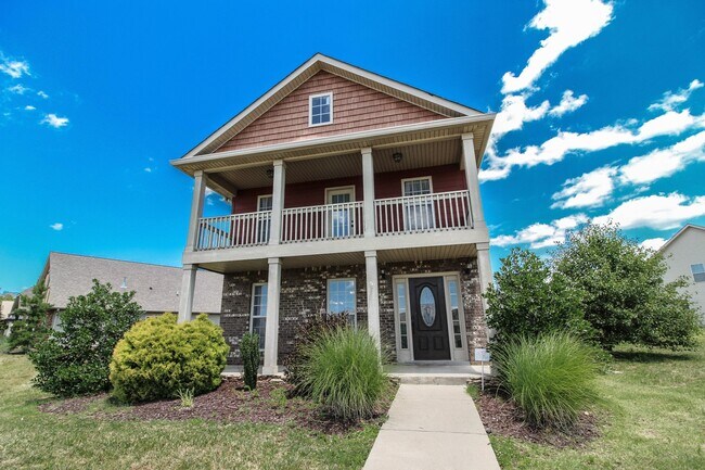 Foto del edificio - Three Bedroom in Hickory Wild!