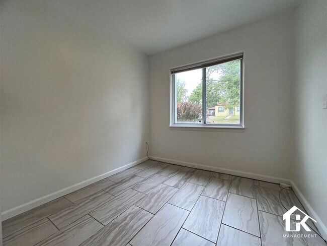 Foto del edificio - 17310 Fenton St