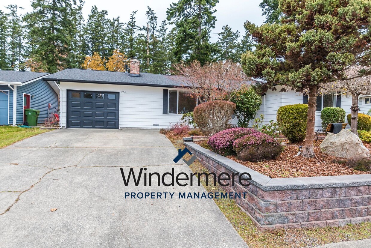 Foto principal - Updated 3 bed 2 bath Rambler