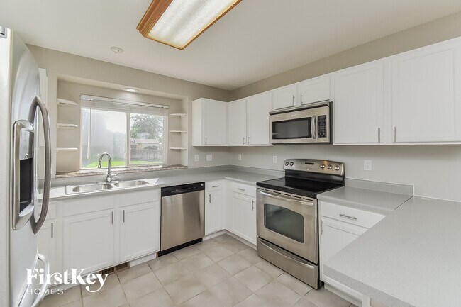 Foto del edificio - 5322 Bradley Cir