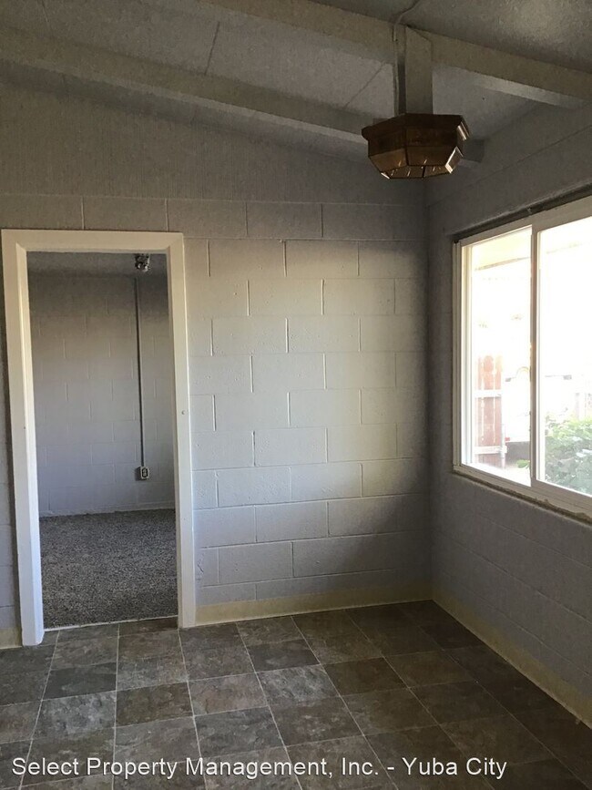 Building Photo - 2 br, 1 bath House - 304 4th St.
