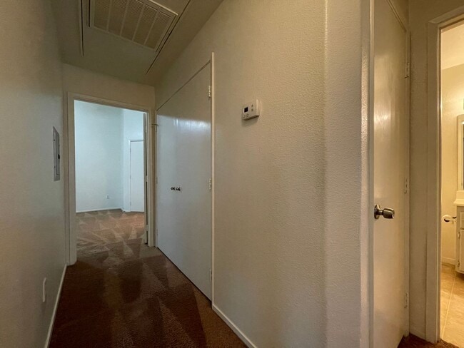 Foto del edificio - 2 BED 2 BATH CONDO IN GATED COMMUNITY!