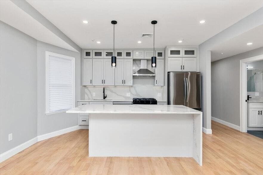 Photo - 755 Boylston St