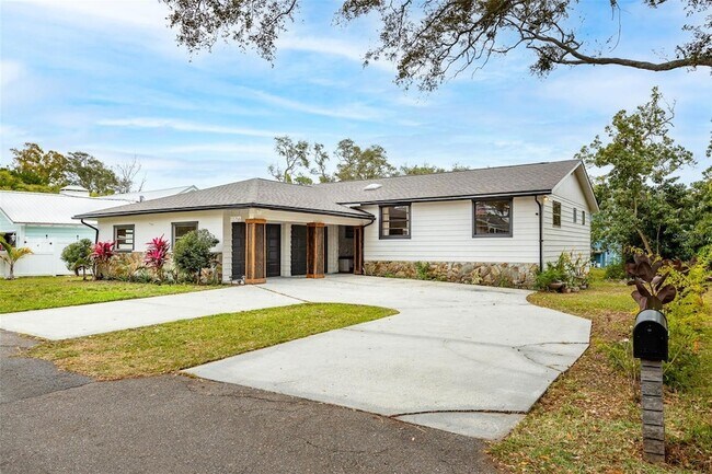 Foto del edificio - 12756 Poinsettia Ave
