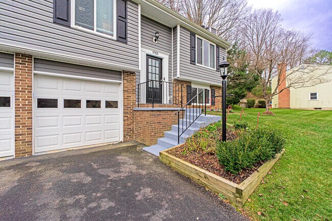 Foto del edificio - 9705 Locust Hill Dr