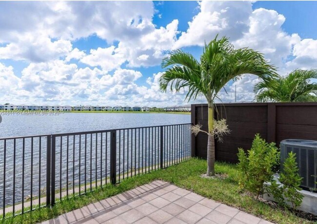 Foto del edificio - 9076 NW 158th St