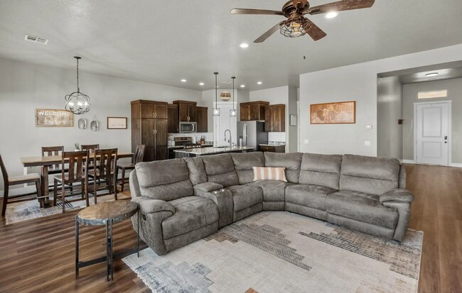 Building Photo - Gorgeous 4 Bedroom Home Surrounded by the Desert Landscape of Southern Utah
