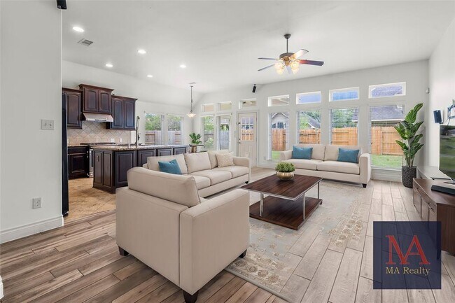 Foto del edificio - 14001 Bright Glen Dr