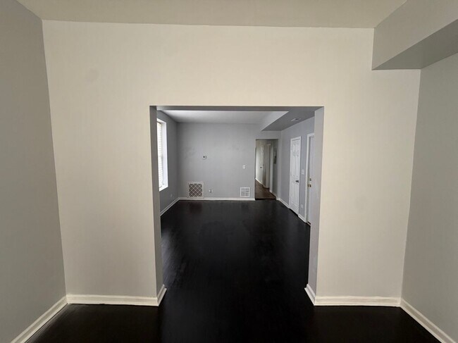 Building Photo - 1537 S St Louis Ave