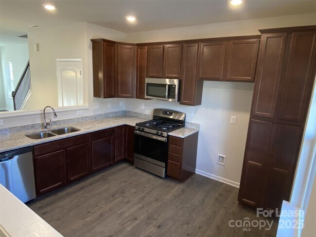 Foto del edificio - 7418 Sienna Heights Pl