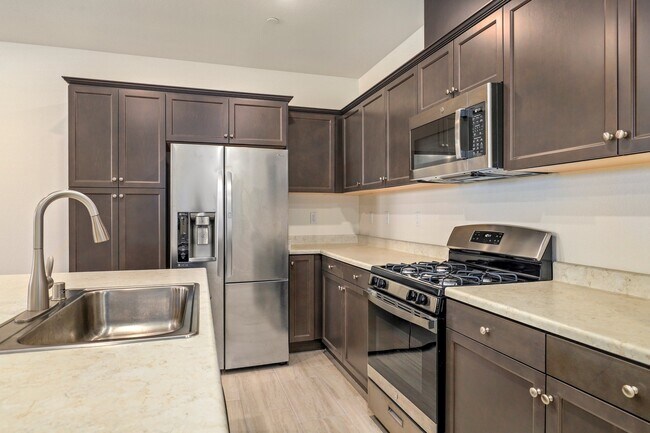 Building Photo - 30411 Town Square Dr