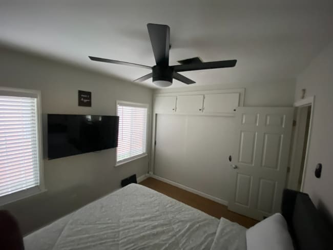 Photo - 636 E 121st Pl House