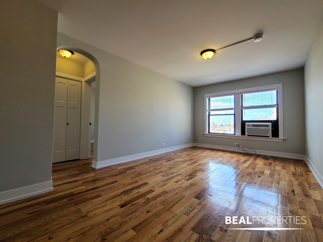 Primary Photo - 550 W Arlington Pl
