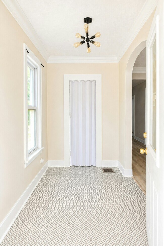 Foto del edificio - 1328 E 120th St