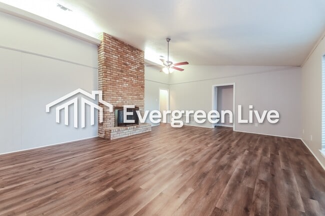 Building Photo - 2413 Golden Willow Ln