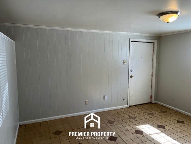 Foto del edificio - Cozy 1BR Apartment Near Downtown Huntsville w/ Bright Windows & Yard Access