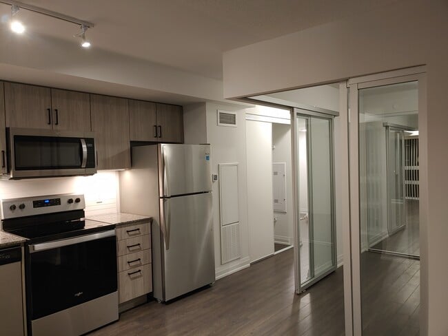 Building Photo - 20 Meadowglen Pl