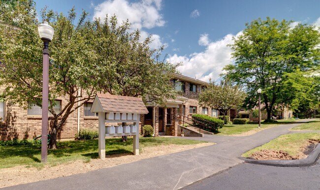 Foto del edificio - 12 Wolf Hill Rd