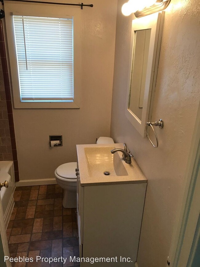 Building Photo - 3 br, 1 bath House - 2240 Quartz Ave