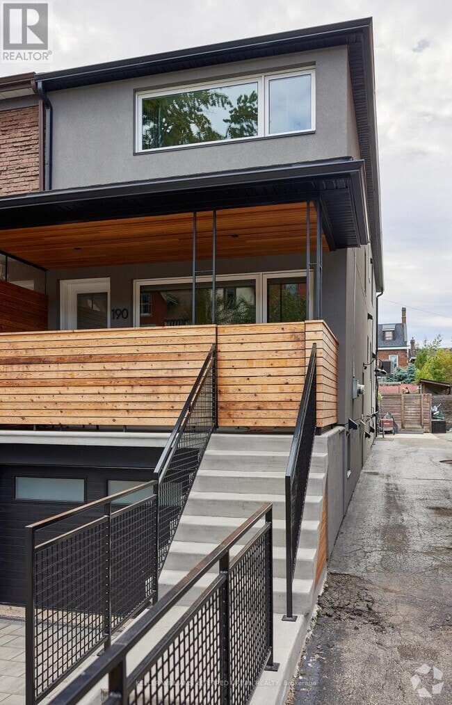 Building Photo - 190 St Clarens Ave