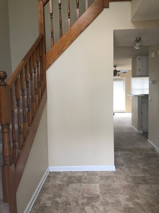 Building Photo - Foxhill Commons!!  NEW CARPET..