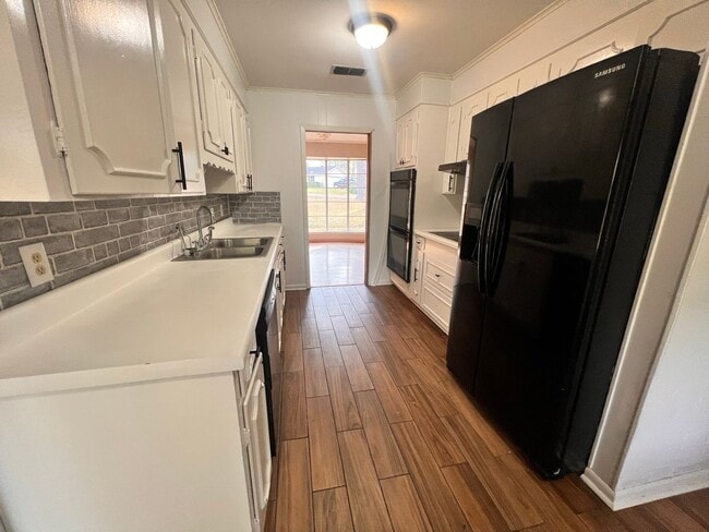 Building Photo - HAUGHTON HOME WITH TONS OF SPACE