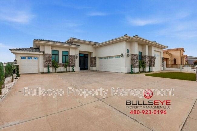 Building Photo - 1527 E Villa Maria Dr