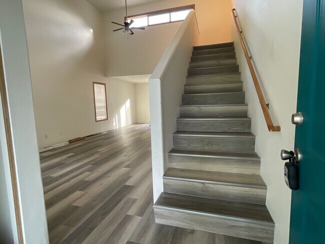 Building Photo - 50% OFF One Month's RENT! 3 Bedroom 2 Bath Renovated House with/ Fenced Backyard on Dead End Street