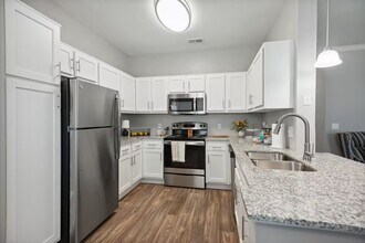 Building Photo - 9799 Green Valley Ln