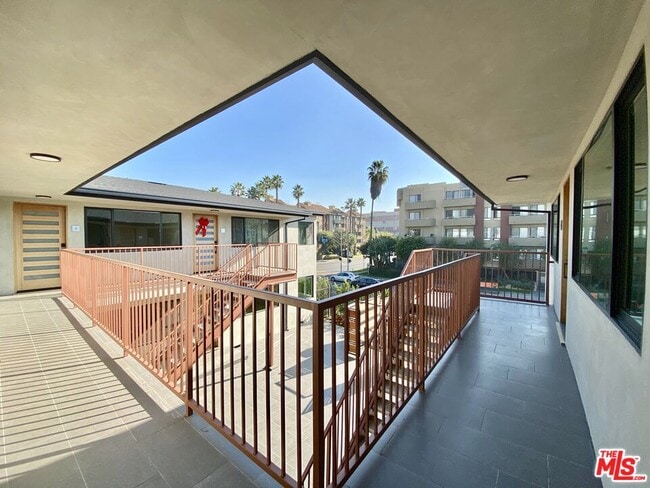 Building Photo - 3207 W 3rd St