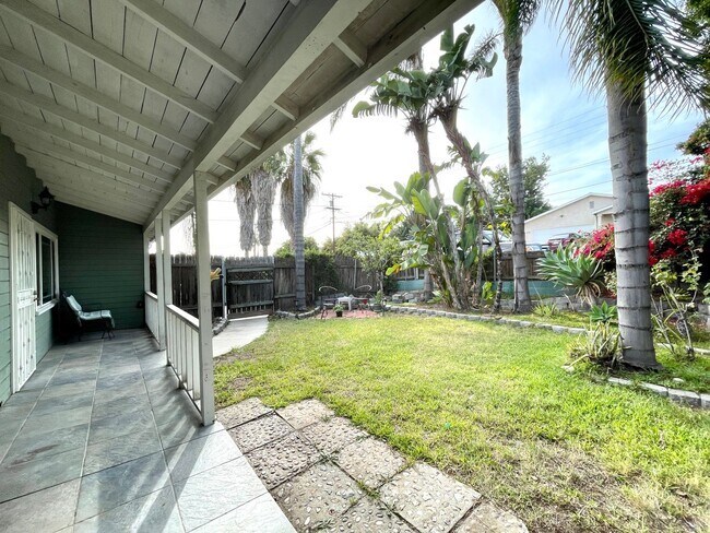 Building Photo - Perfect 3B/1BA Home w/ Private, Fenced in ...