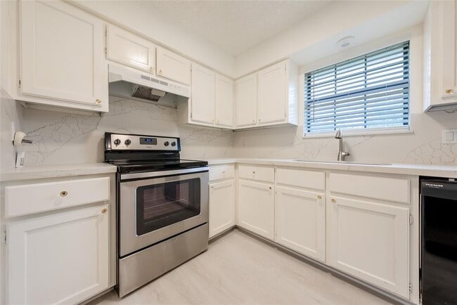 Building Photo - 1702 Ireland Dr