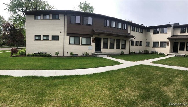 Building Photo - 1809 E Farnum Ave