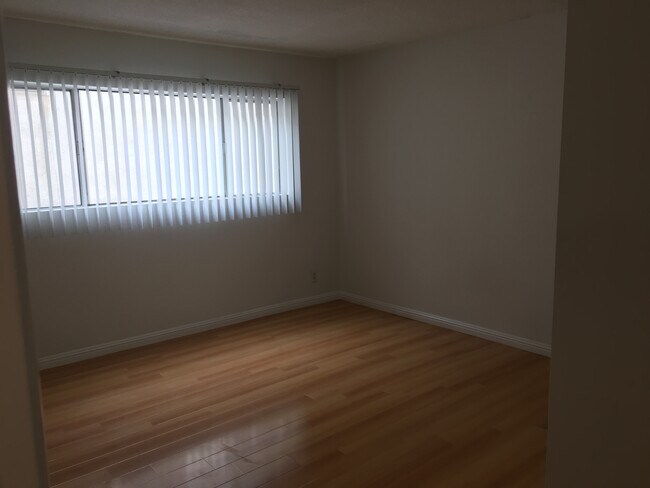 Foto del edificio - 501 Raymond Ave