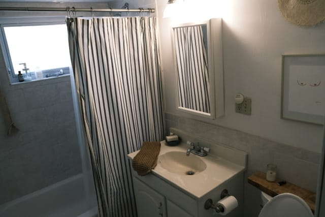 Bathroom - 49 Josephine Ave