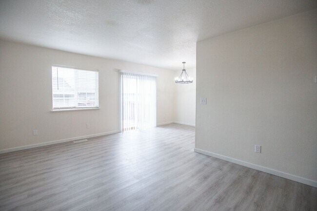 Foto del edificio - Fully remodeled 3 Bedroom 2.5 Bath in Gast...