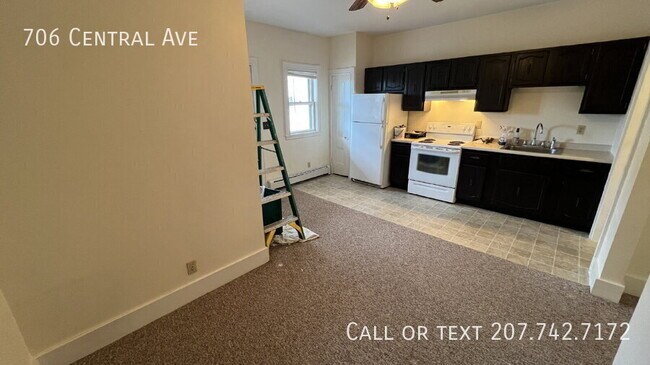 Foto del edificio - 706 Central Ave