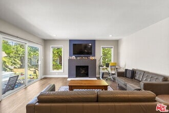 Building Photo - 14034 Valerio St