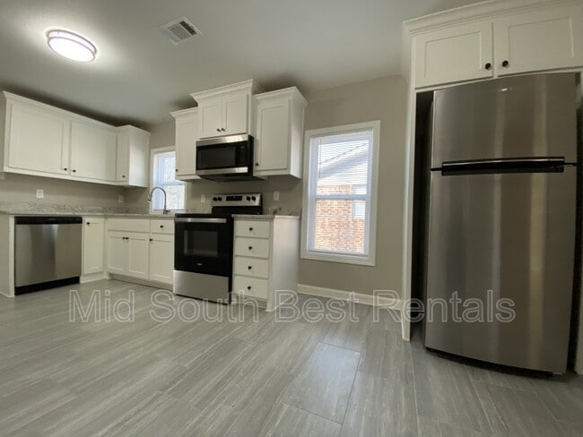 Building Photo - 509 E Elm St