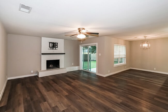 Building Photo - 1109 Finch Ave