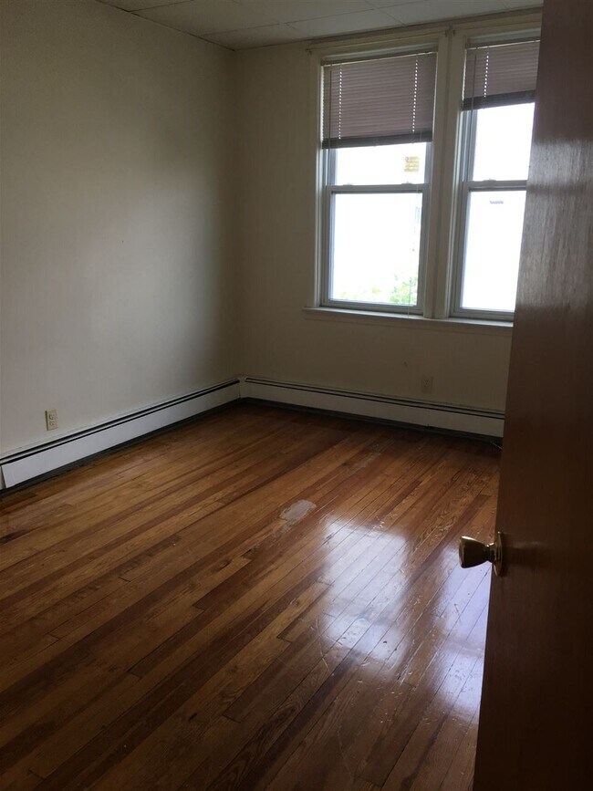 Building Photo - 559 Avenue A
