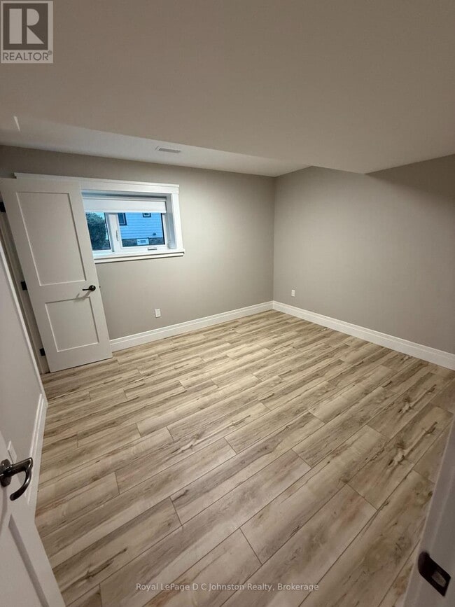 Building Photo - 365 Spence St