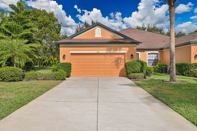 Foto del edificio - NOW AVAILABLE - 2/2 PLUS Den - 2 car garage - Coach Home in Terra Vista!